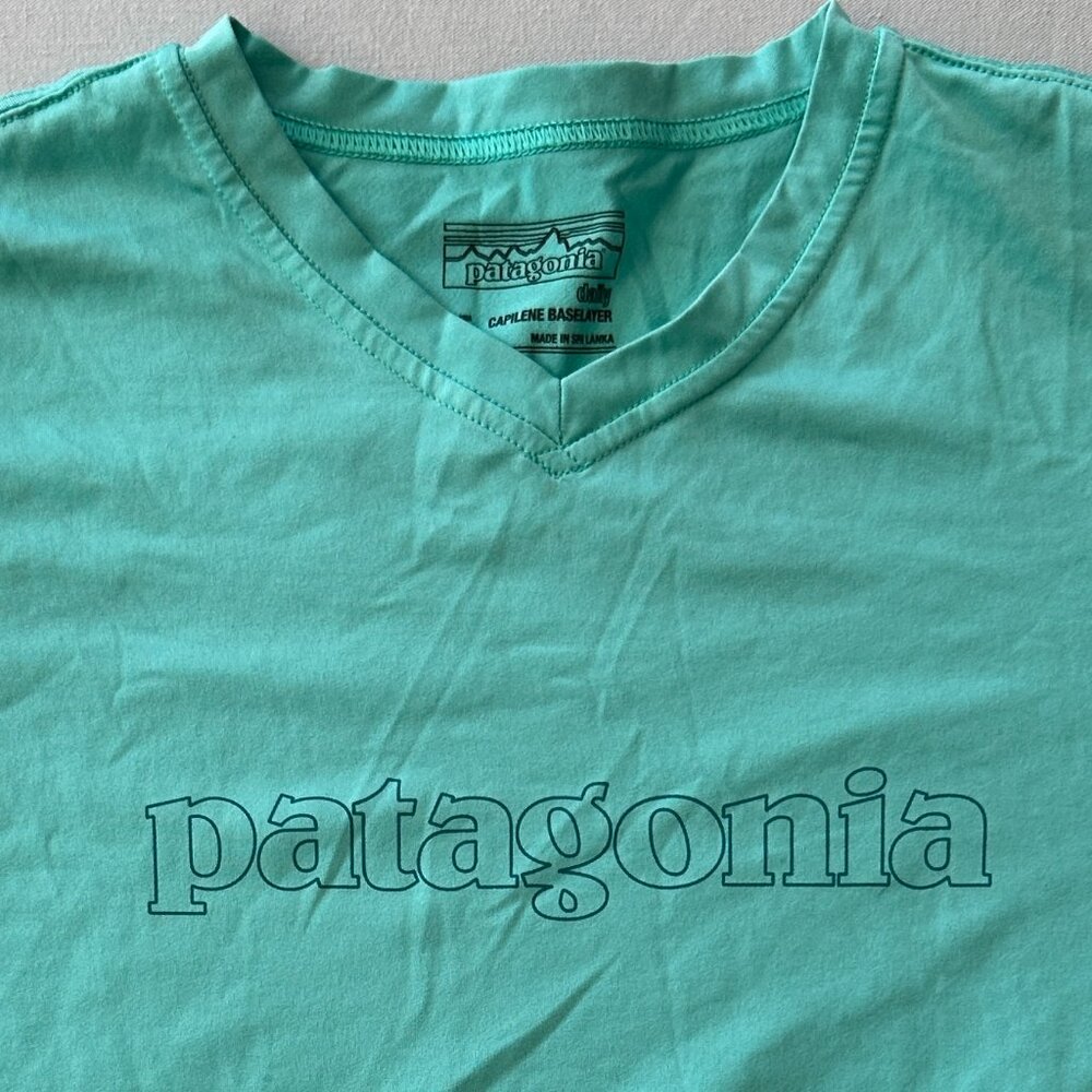 Patagonia Green V-Neck T-shirt  (S)